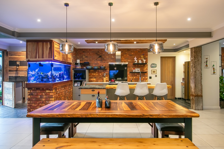 5 Bedroom Property for Sale in Brenton On Lake Western Cape